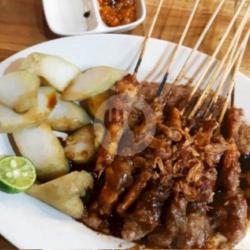 Sate Ayam Plus Lontong