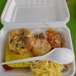 Nasi Kuning Telor Dadar Sayur Nasya