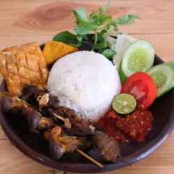 Nasi Penyetan Rempelo Ati Plus Usus