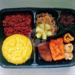 Nasi Kuning Box Bento Daging Empal