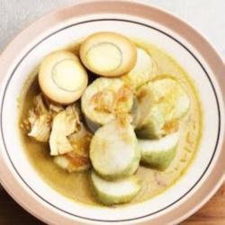 Lontong Opor Telor Utuh