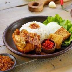 Nasi Ayam Serundeng Pak Jo
