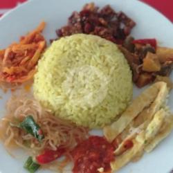 Nasi Kuning Komplit