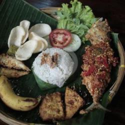 Nasi Timbel Gembung Penyet/bakar