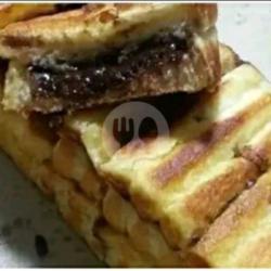 Roti Bakar Isi Coklat