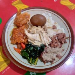 Nasi Gudeg Telur Ayam Suwir