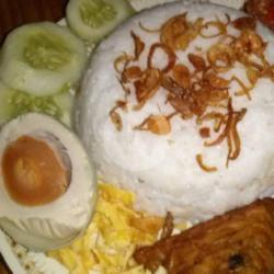 Nasi Uduk Telor Asin