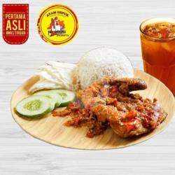 Nasi   Ayam (dada)   Sambal   Teh Obeng