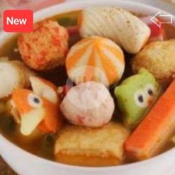 Seblak Star Fish Ball, Fish Tofu, Crab Stic, Sosis Salju, Salmon Ball, Dumpling Chicken, Dumpling Chese, Cikuwa Mini, Bakso Udang, Tulang, Siomay, Tel