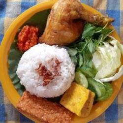 Pecel Ayam Paha   Tempe   Nasi Uduk