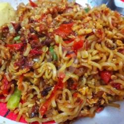 Indomie Goreng Telor Oseng