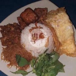 Nasi Uduk Tahu Tempe Dadar