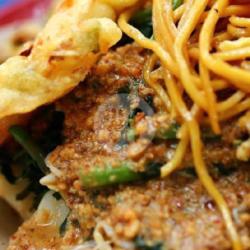 Nasi Mie Pecel Bakwan