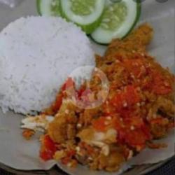 Ayam Geprek Gila Sedang