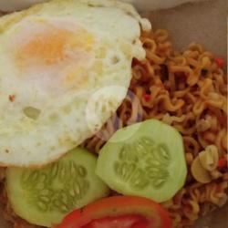 Mie Goyang Lidah Pedas   Telor  Nutrisari