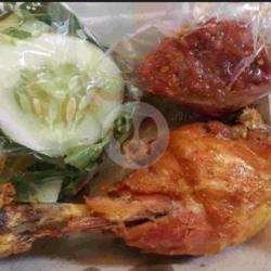 Sego Sambel Penyetan Ayam Goreng