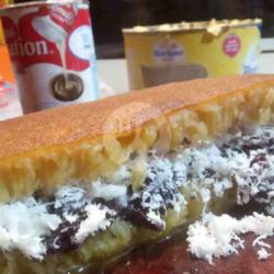 Martabak Manis Ketan Hitam Kelapa Susu