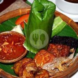 Nasi Timbel Komplit Oseng Cumi, Asin, Jengkol Goreng