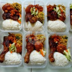 Nasi Uduk Lauk Ayam Bakar   Telur Bumbu