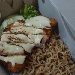 Mie Goreng Chiken Katsu Mozarella