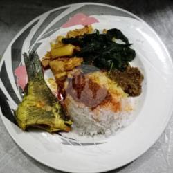 Nasi Ikan Emas