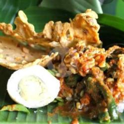 Nasi Pecel   Telur Bulat