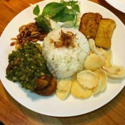 Nasi Rames Ayam Sambel Ijo