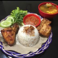 Nasi Sayur Asem Ayam Goreng