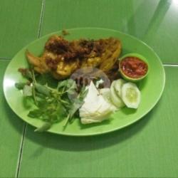 Ayam Goreng Srundeng Dada