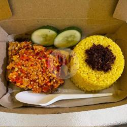 Nasi Kuning Ayam Geprek Bawang