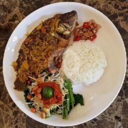 Nila Nyat-nyat   Nasi   Plecing Kangkung   Sambal