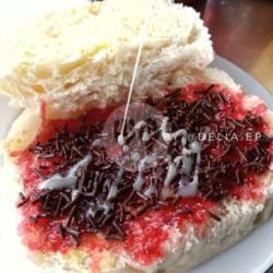 Roti Bakar Kadet Strawberry Coklat