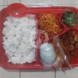 Juara 2 ( Nasi,oreg,kentang,sayur,telor Asin)