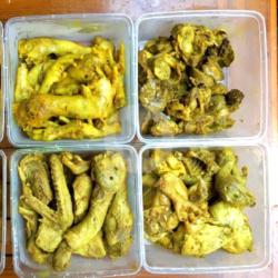 Ungkep Ayam Kuning