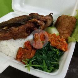 Nasi Penyetan Lele Super Pedes