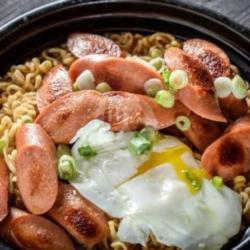 Indomie Goreng Dobel Becek, Sosis Slice, Telor Rebus