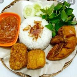 Pecel Ayam Penyet Tahu Tempe