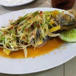 Ikan Senangin Goreng 4 Ons,asam Manis/atau Saos Timun Rp 20.500 X 4 Ons