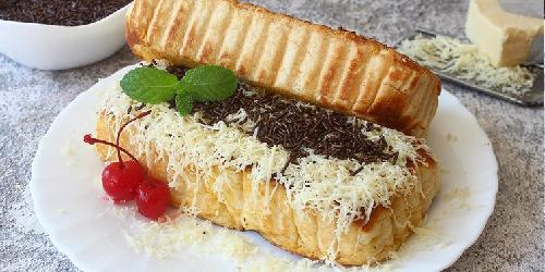 Roti Bakar & Roti Kukus Bang Kumis, Simpang 4 Apartemen Aeropolis - GoFood