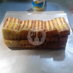 Roti Bakar Strawberi-blubery