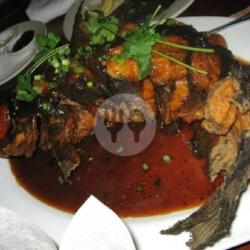 Nasi   Ikan Lele Lada Hitam   Sambal   Lalapan   Es Teh