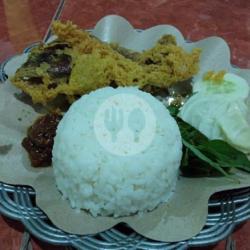 Nasi Kepala Kremes