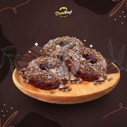 Choco Cashew On Top Choco Black Series Crispy Donuth