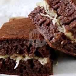 Brownis Keju Kacang Coklat Wijen Susu