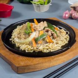 Mie Hotplate Ayam Lada Hitam