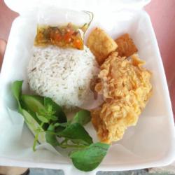 Nasi Daun Jeruk Sambal Matah