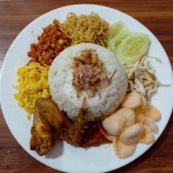 Nasi Uduk Sayap Goreng