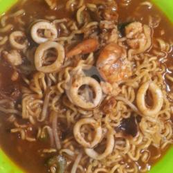 Indomie Cumi- Cumi   Telur