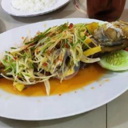 Ikan Senangin Goreng 4,5 Ons,asam Manis/atau Saos Timun Rp 20.500 X 4,5 Ons