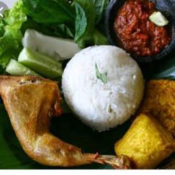 Pecel Ayam Lengkap   Nasi   Lalapan Tahu   Tempe